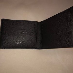 LIKE NEW! Louis Vuitton wallet